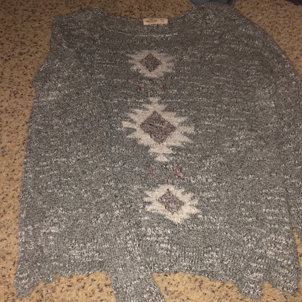 Back and white sweater with design